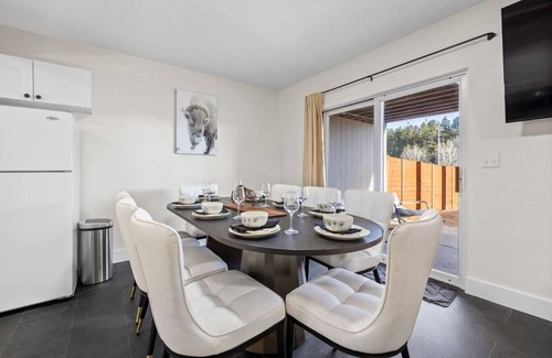 Custer Casa | Buffalo Ridge | Hot Tub + Walk to Downtown
