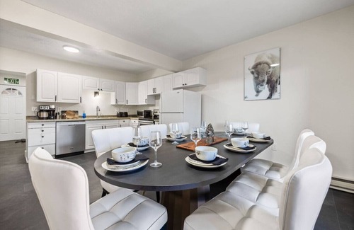 Custer Casa | Buffalo Ridge | Hot Tub + Walk to Downtown