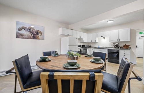 Custer Casa | Buffalo Roam | Hot Tub + Nature in Town