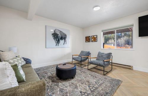 Custer Apartamento | Buffalo Roam - Hot Tub & Nature in Town