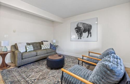 Custer Apartamento | Buffalo Roam - Hot Tub & Nature in Town