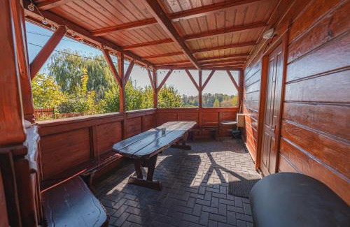 Drohiczyn Casa | Bug Na Skarpie - Domek Wypoczynkowy z Jacuzzi i Kominkiem