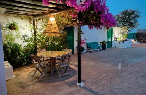Tinajo Casa | BUGANVILLA MOLINO