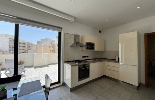 Qawra Apartamento | Bugibba Luxe Pool Penthouse