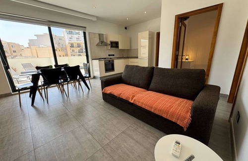 Qawra Apartamento | Bugibba Luxe Pool Penthouse
