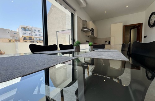 Qawra Apartamento | Bugibba Luxe Pool Penthouse