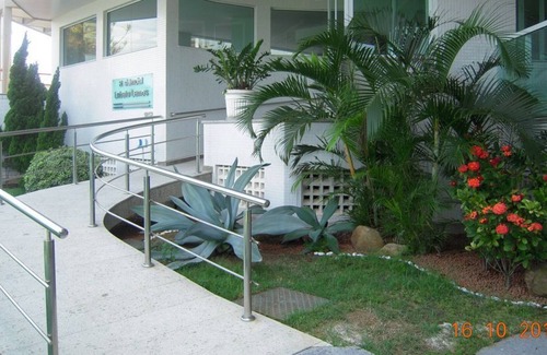 Guarapari Apartamento | Edificio frente a la elegante playa de Bacutia (Blue Cove)