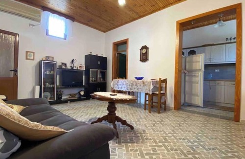 Berat Villa | Built 18 Century/ Garden Villa/ Central/ Mountain view/ 2KingBed/ Full Kitchen