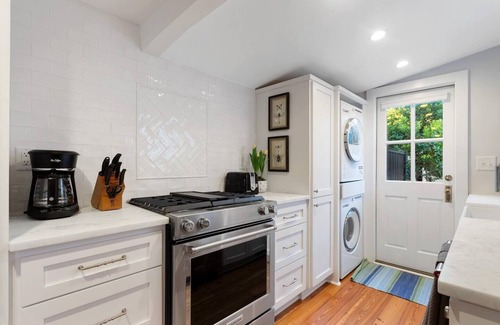 Radcliffeborough Casa | Built in 1840 - Stunning Renovation | The Elliott