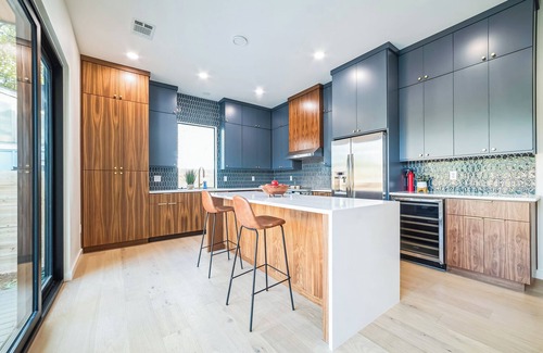 South Congress Casa | Built in 2024!, 5 bed/5bath with swimming pool, one block to South Congress