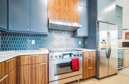 South Congress Casa | Built in 2024!, 5 bed/5bath with swimming pool, one block to South Congress