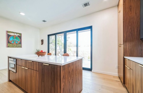 South Congress Casa | Built in 2024!, 5 bed/5bath with swimming pool, one block to South Congress