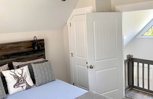 Marshall Cabina | Built NEW! WNC Mountain Cabin-Near Asheville & I-26, Fast Wifi!