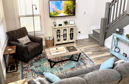 Marshall Cabina | Built NEW! WNC Mountain Cabin-Near Asheville & I-26, Fast Wifi!