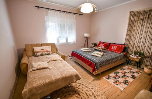 Mladenovac Casa | Bukovički mir