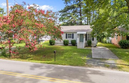 Durham Casa | Bull City Bungalow Walk to Ninth St Near Duke