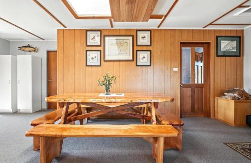 Miena Casa | Bull Tavern Cabin Cozy Lakeside Escape in Miena Tasmania