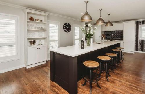 New Plymouth Casa | Buller Noire - luxury New Plymouth oceanview home