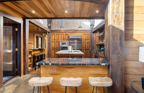 Cheshire Casa | Bullhead Mountain Lodge | Luxurious Black Mountain Home with Pool, Game room, and More!