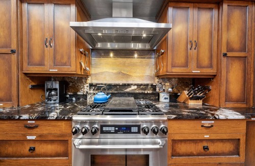 Cheshire Casa | Bullhead Mountain Lodge | Luxurious Black Mountain Home with Pool, Game room, and More!