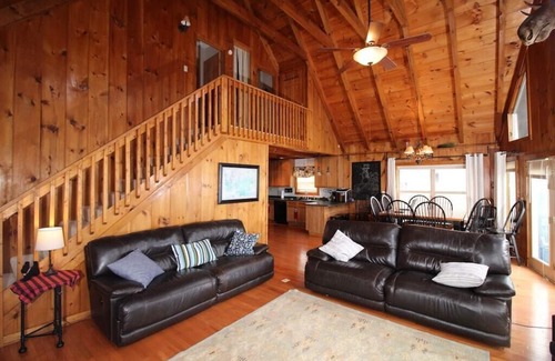Flat Hollow Marina Casa | Bullwinkle Inn' private dock, hot tub, quiet water