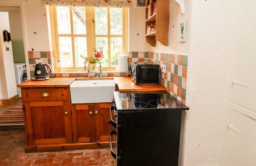 Alford Cabaña | Bumble Bee Cottage, ALFORD