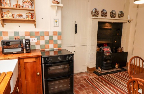 Alford Cabaña | Bumble Bee Cottage, ALFORD