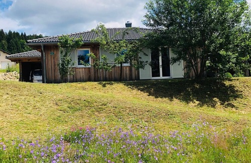 Schwarzenberg am Boehmerwald Casa | Bungalow para un máximo de 6 personas cerca de remontes de esquí de fondo, también estufa de leña