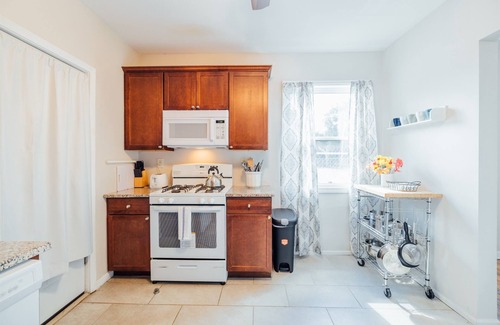 Detroit Apartamento | Bundled Duplex for Groups