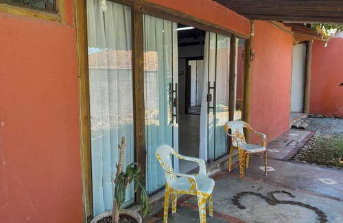 Pinheiros Casa | Bungalow house, style and tranquility close to the Soleado canal