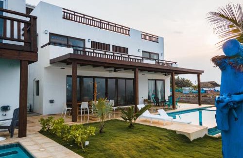 El Paredon Casa | BungaLoose Casa Nazaré Oceanfront