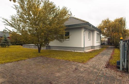 Golcuv Jenikov Casa | Bungalov u řeky a lesa
