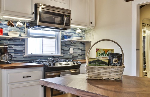 Circle Area Cabaña | Bungalow, 2 miles from Beach at Long Beach Casitas