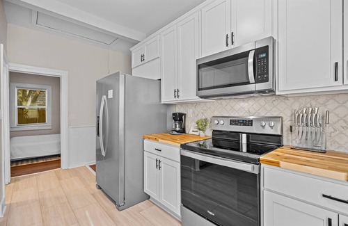 Wilmington Casa | Bungalow 20 min to beach, restaurants, cafe's - pet-friendly + Bikes to Ride