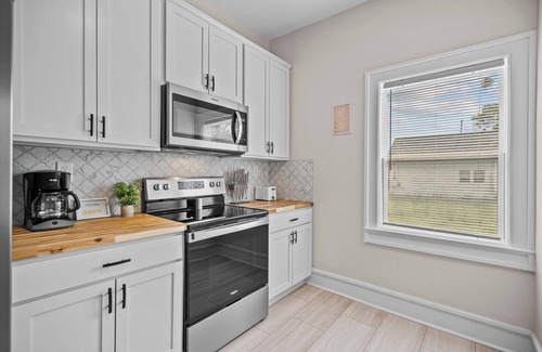 Wilmington Casa | Bungalow 20 min to beach, restaurants, cafe's - pet-friendly + Bikes to Ride