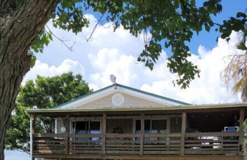 Port Lavaca Casa | Bungalow 5 minutes from beach and fishing!