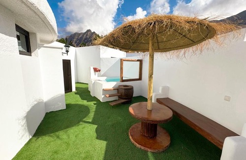 Urbanizacion Famara Casa | Bungalow Ahul Famara con pequeña piscina