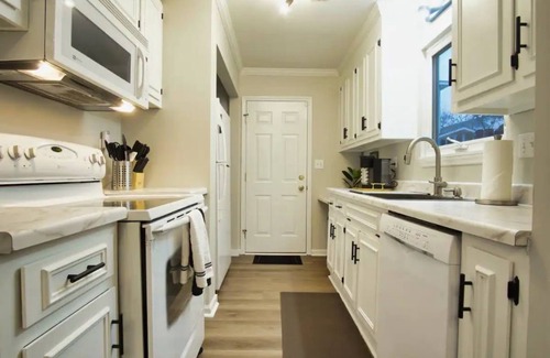 Crescent Beach Casa | Bungalow Bliss ※ Beach Cottage Blocks From Ocean