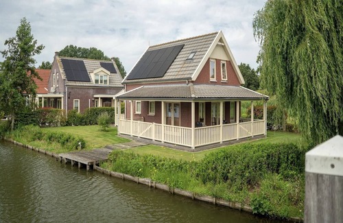 Municipality of Nissewaard Casa | Bungalow junto al Agua con Sauna en Holanda Sur
