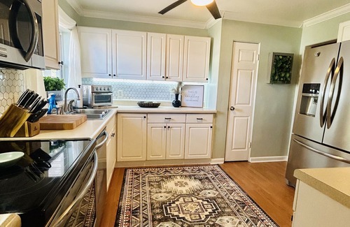 United Central Casa | August Special! Bungalow Centrally Located DTSP with Swim Spa