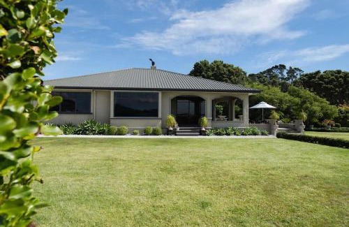 Pitone Casa | Bungalow Coastal Retreat and Terrace Studios