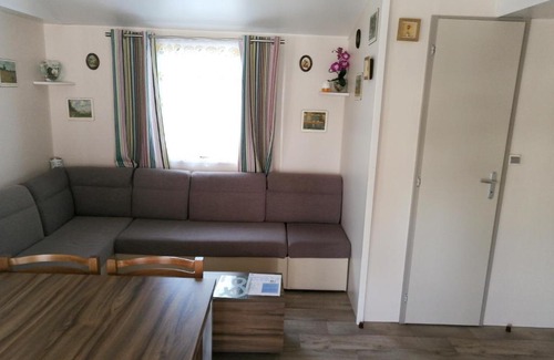 Coulanges Casa | Bungalow cosy à Onzain avec terrasse & piscine partagée