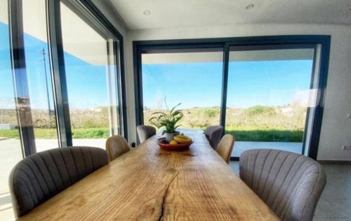 Carvalhal Casa | Bungalow, gated property in amongst Fruit trees, private pool, panoramic views