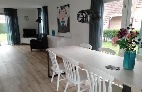 Breskens Casa | Bungalow in Breskens near Beach and Dunes