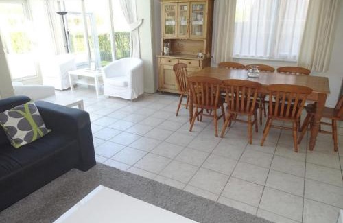 Breskens Casa | Bungalow in Breskens near Beach and Lighthouse