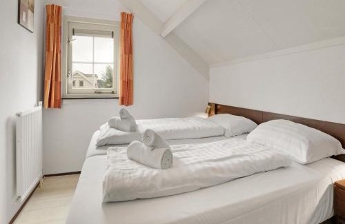 Municipality of Nissewaard Casa | Bungalow in South Holland with Private Jetty