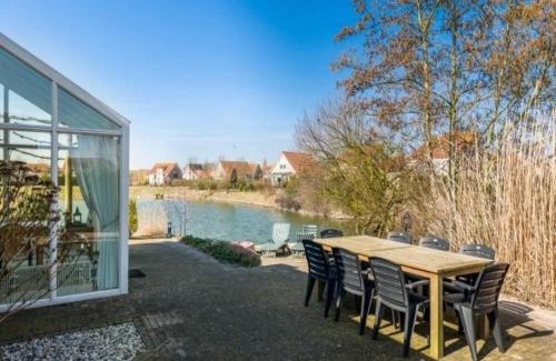 Breskens Casa | Bungalow in Zeeland with Stunning Waterside Views