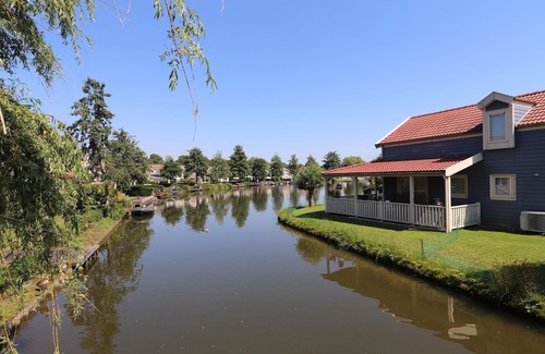 Municipality of Nissewaard Casa | Bungalow en Zuytland con Muelle Privado