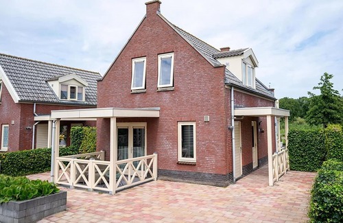 Municipality of Nissewaard Casa | Bungalow en Zuytland Buiten junto al agua