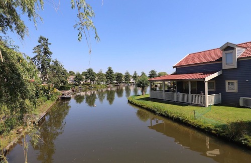 Municipality of Nissewaard Casa | Bungalow en Zuytland Buiten con plataforma pesca